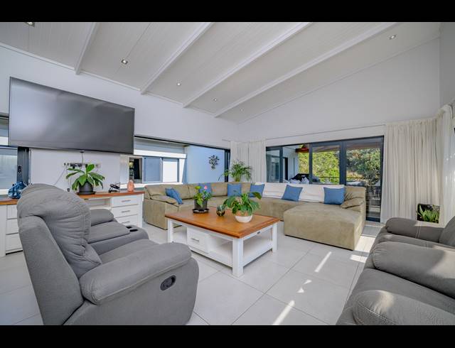 5 BEDROOM FREESTANDING FOR SALE IN SIMBITHI ECO ESTATE